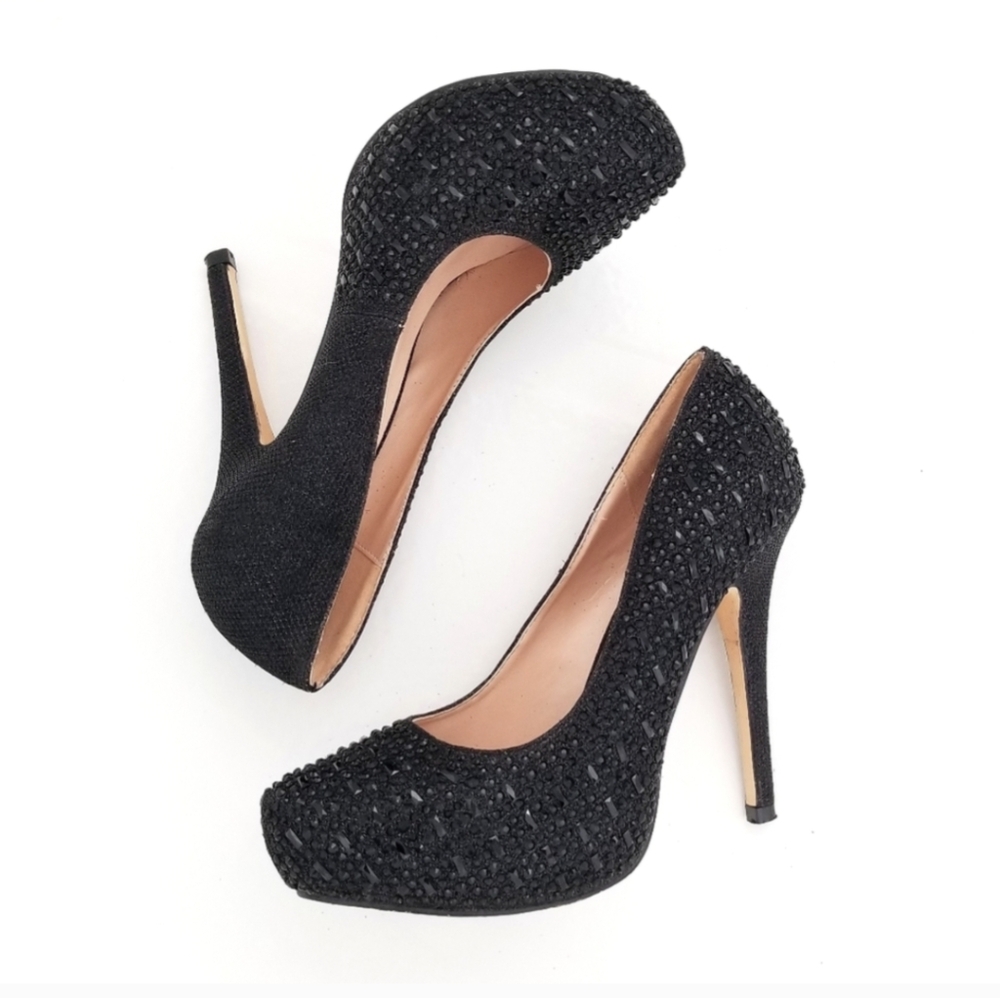 Chic Black Textured Heels